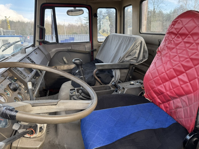 شاحنة قلاب Iveco Magirus 180-23 (GRAND PONT / 4X4 / LAMES / POMPE MANUELLE): صورة 17