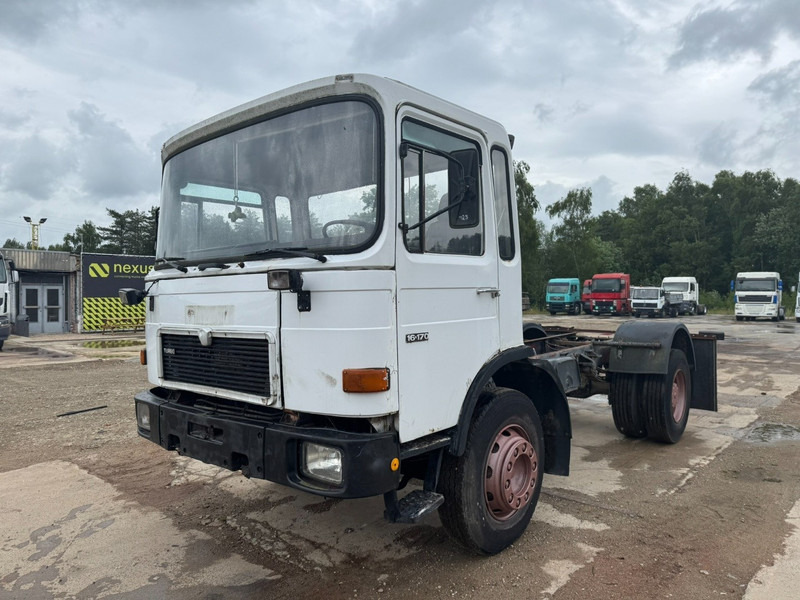 MAN 16.170 (BIG AXLE / STEEL SUSPENSION / 6 CYLINDER WITH MANUAL PUMP) - مقطورة السحب: صورة 1 MAN 16.170 (BIG AXLE / STEEL SUSPENSION / 6 CYLINDER WITH MANUAL PUMP) - مقطورة السحب: صورة 1