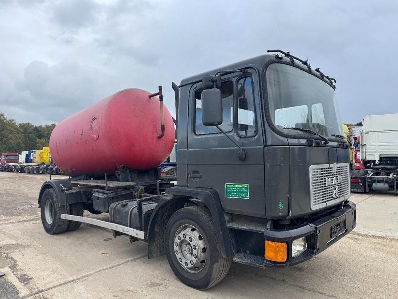 MAN 18.232 (8000 L / 6 CYLINDER WITH MANUAL PUMP / STEEL SUSPENSION) - فراغ شاحنة: صورة 3 MAN 18.232 (8000 L / 6 CYLINDER WITH MANUAL PUMP / STEEL SUSPENSION) - فراغ شاحنة: صورة 3