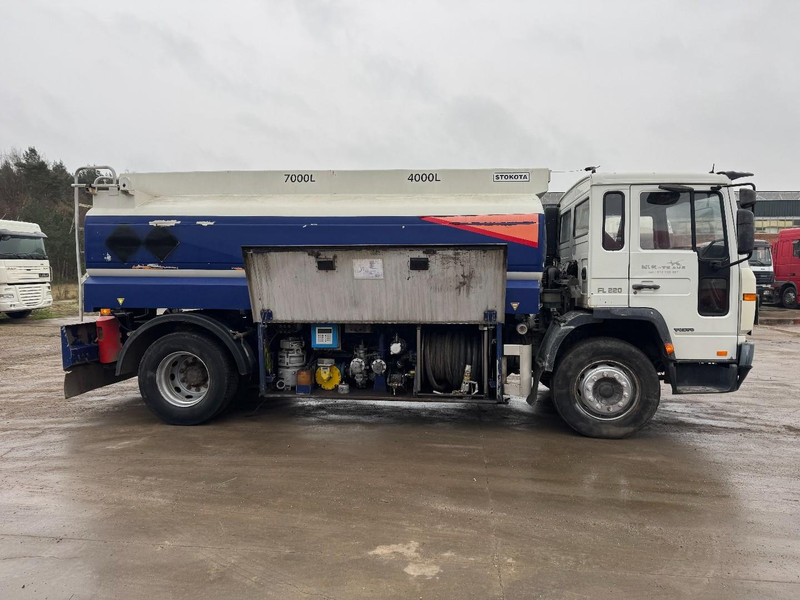 Volvo FL 6 - 220 (11000 L / 2 COMPARTMENTS / 18 TON / MANUAL GEARBOX / PERFECT) - شاحنة صهريج: صورة 4 Volvo FL 6 - 220 (11000 L / 2 COMPARTMENTS / 18 TON / MANUAL GEARBOX / PERFECT) - شاحنة صهريج: صورة 4
