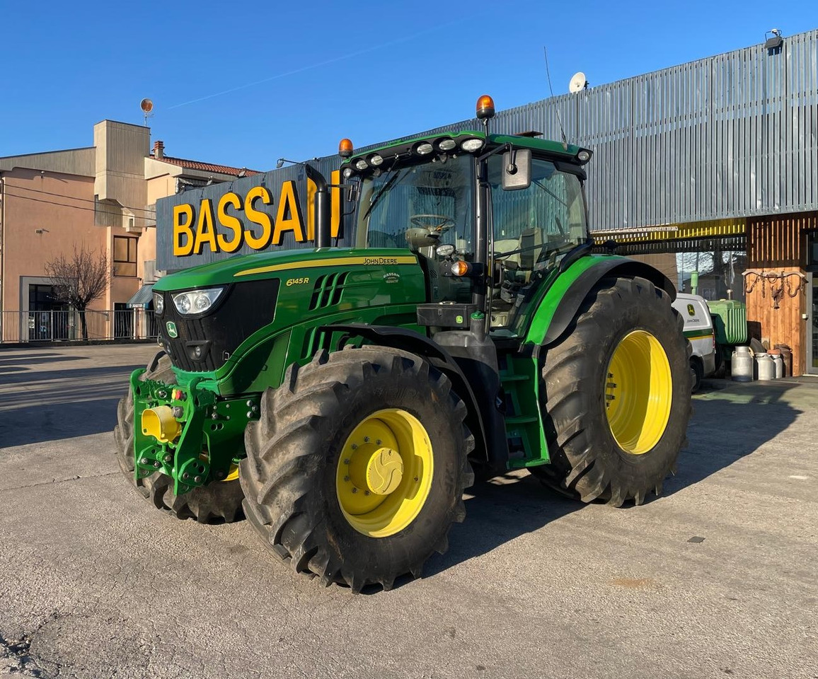 JOHN DEERE 6145 R - جرار: صورة 1 JOHN DEERE 6145 R - جرار: صورة 1