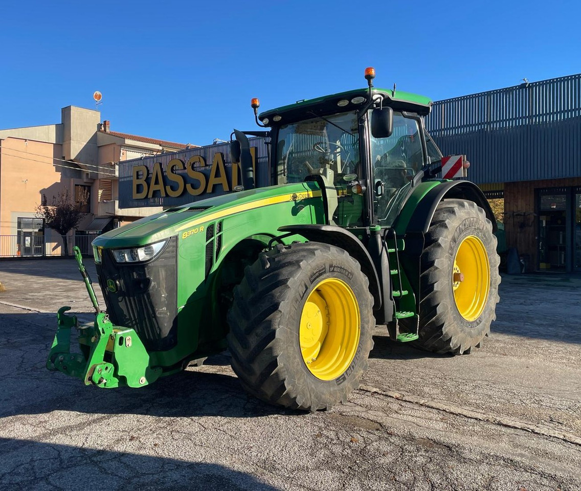 JOHN DEERE 8370 R - جرار: صورة 1 JOHN DEERE 8370 R - جرار: صورة 1