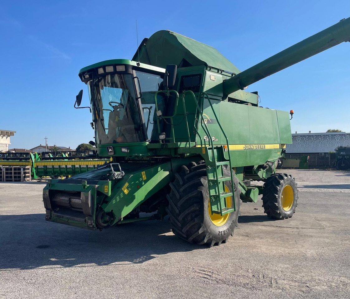 JOHN DEERE MIETITREBBIA CTS - حصادة: صورة 2 JOHN DEERE MIETITREBBIA CTS - حصادة: صورة 2