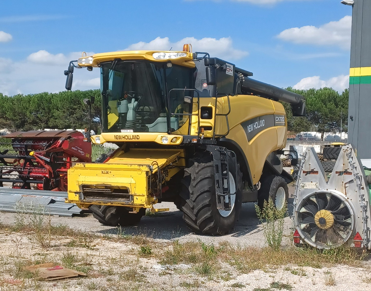 NEW HOLLAND MIETITREBBIA CX 720 - حصادة: صورة 2 NEW HOLLAND MIETITREBBIA CX 720 - حصادة: صورة 2