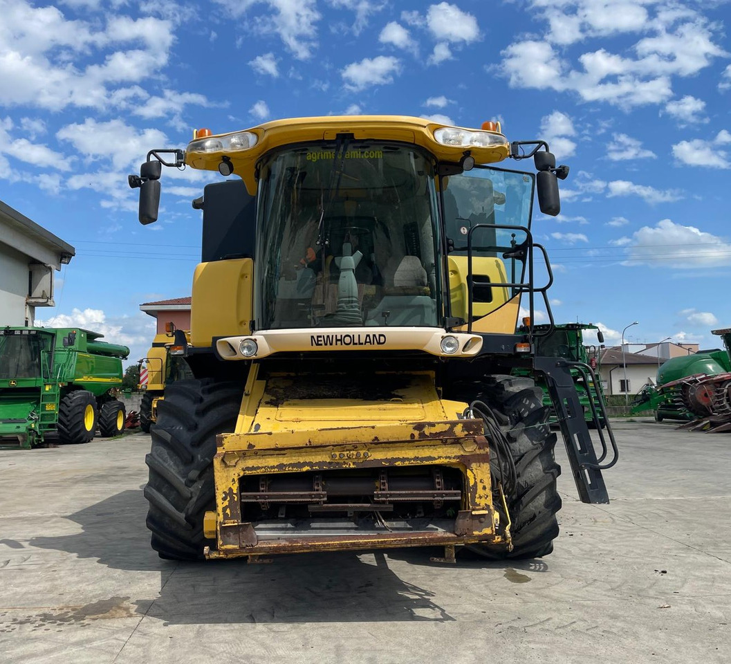 NEW HOLLAND MIETITREBBIA CX 8080 - حصادة: صورة 3 NEW HOLLAND MIETITREBBIA CX 8080 - حصادة: صورة 3