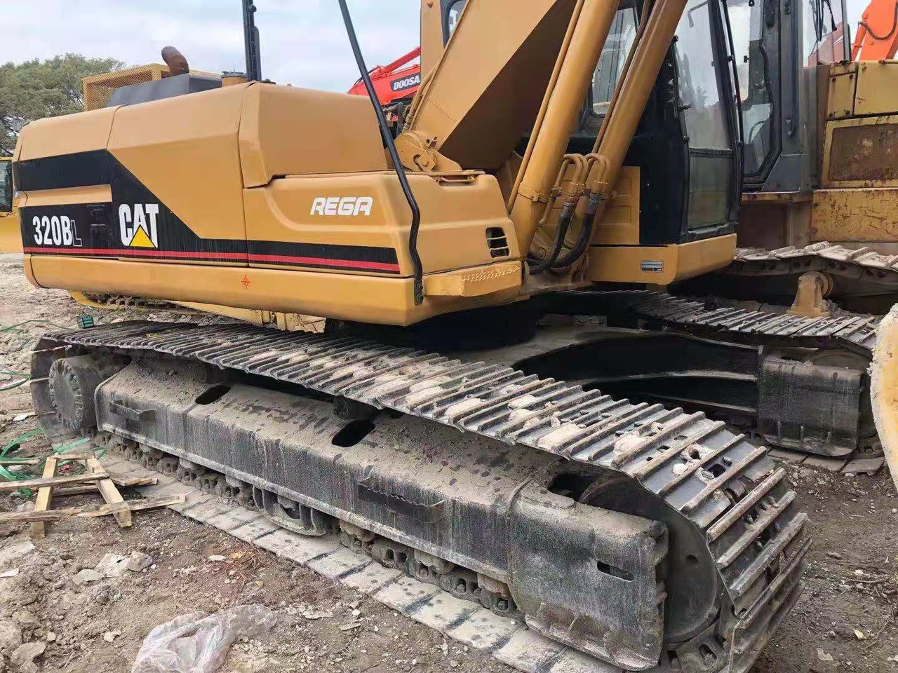 CATERPILLAR Used CAT 320b Excavator - حفار زاحف: صورة 5 CATERPILLAR Used CAT 320b Excavator - حفار زاحف: صورة 5
