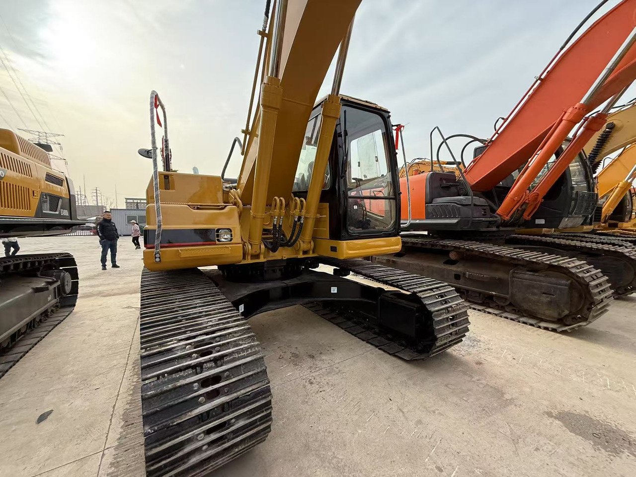 CATERPILLAR used 320b Excavator - حفار زاحف: صورة 1 CATERPILLAR used 320b Excavator - حفار زاحف: صورة 1