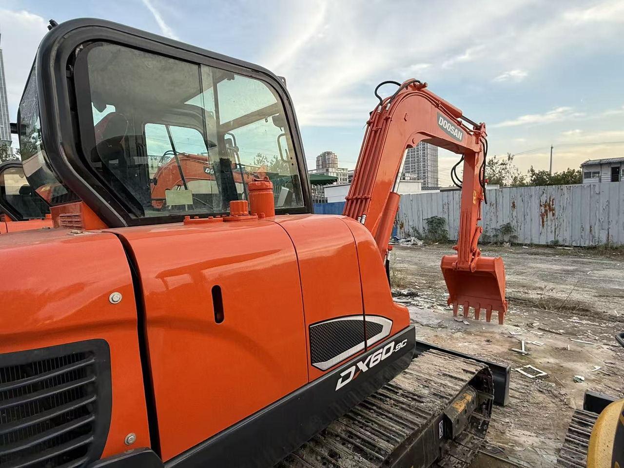 DOOSAN Used large Doosan DX60 excavators, original DX60 used excavators, 6-ton DX60 hydraulic excavators, best-selling at low prices. - حفار صغير: صورة 1 DOOSAN Used large Doosan DX60 excavators, original DX60 used excavators, 6-ton DX60 hydraulic excavators, best-selling at low prices. - حفار صغير: صورة 1