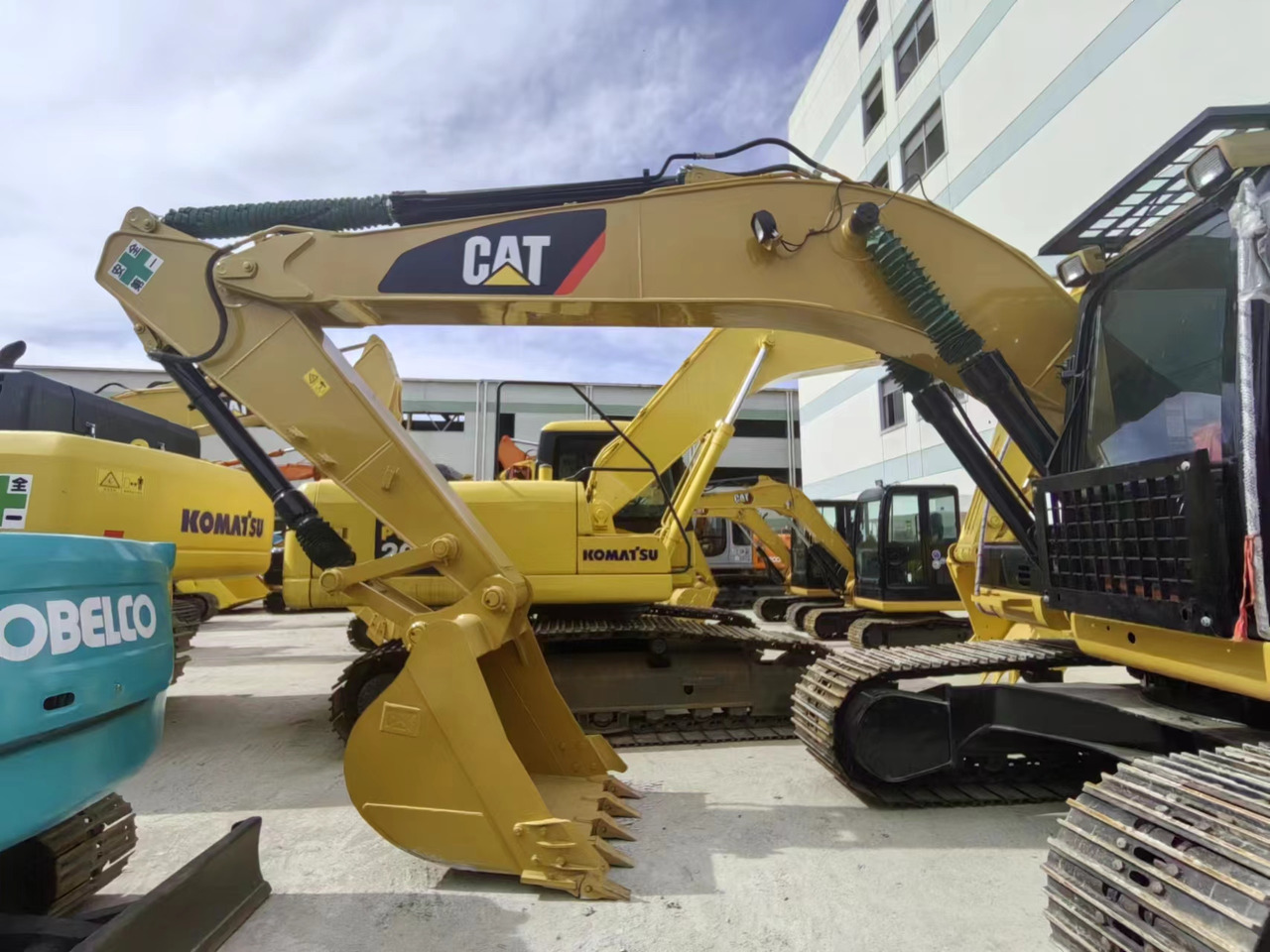 Used Caterpillar 320d excavator for sale at a low price. - حفار زاحف: صورة 4 Used Caterpillar 320d excavator for sale at a low price. - حفار زاحف: صورة 4