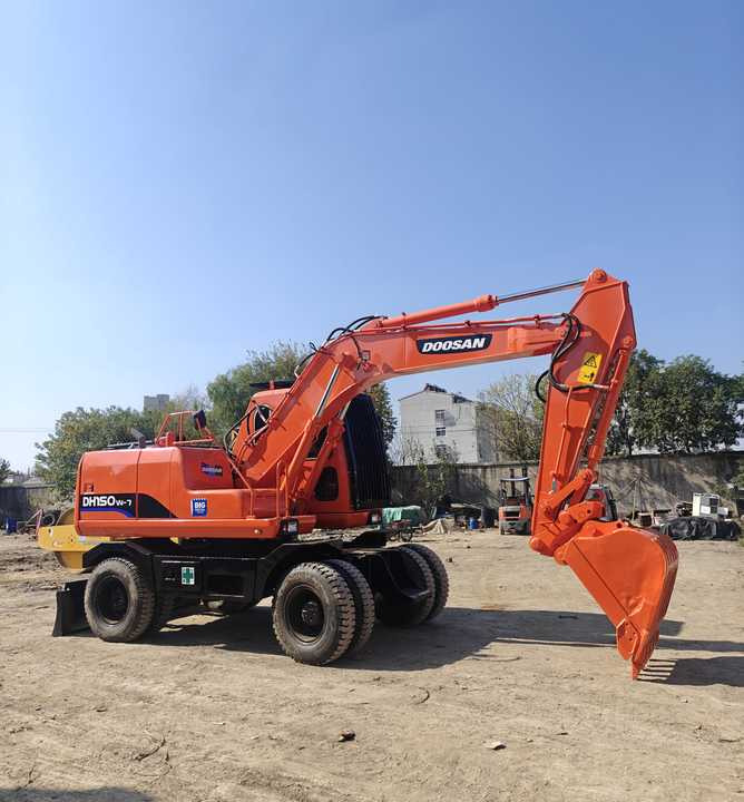 Used Doosan DH150W-7 Model Wheel Excavator Second Hand Machine Popular Brand Korean Doosan Hydraulic Machinery - حفار ذو عجلات: صورة 5 Used Doosan DH150W-7 Model Wheel Excavator Second Hand Machine Popular Brand Korean Doosan Hydraulic Machinery - حفار ذو عجلات: صورة 5