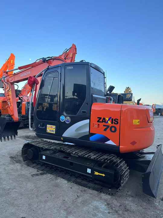 Used Excavator Good Quality Low Price Hitachi ZX70 Excavator in Good Condition for Sale - حفار زاحف: صورة 2 Used Excavator Good Quality Low Price Hitachi ZX70 Excavator in Good Condition for Sale - حفار زاحف: صورة 2