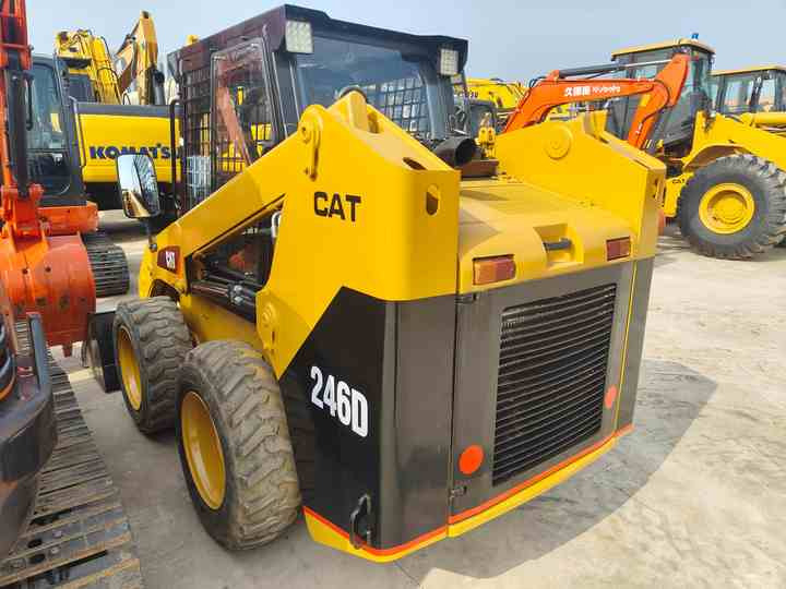 Used Front Loader Tractor CAT 246D Skid Steer Loader / Used Cat 226B 246C 246d Mini Skid Steer Loader in Stock - شيول صغير: صورة 5 Used Front Loader Tractor CAT 246D Skid Steer Loader / Used Cat 226B 246C 246d Mini Skid Steer Loader in Stock - شيول صغير: صورة 5