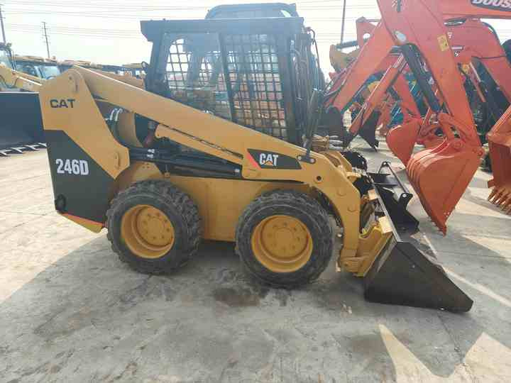 Used Front Loader Tractor CAT 246D Skid Steer Loader / Used Cat 226B 246C 246d Mini Skid Steer Loader in Stock - شيول صغير: صورة 2 Used Front Loader Tractor CAT 246D Skid Steer Loader / Used Cat 226B 246C 246d Mini Skid Steer Loader in Stock - شيول صغير: صورة 2