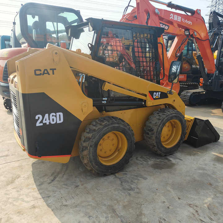 Used Front Loader Tractor CAT 246D Skid Steer Loader / Used Cat 226B 246C 246d Mini Skid Steer Loader in Stock - شيول صغير: صورة 1 Used Front Loader Tractor CAT 246D Skid Steer Loader / Used Cat 226B 246C 246d Mini Skid Steer Loader in Stock - شيول صغير: صورة 1