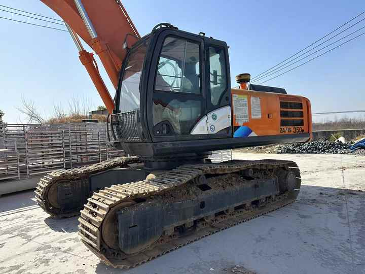 Used Hitachi Zx 350 Excavator with Loe Shipping and Certificate Global Shipping - حفار زاحف: صورة 2 Used Hitachi Zx 350 Excavator with Loe Shipping and Certificate Global Shipping - حفار زاحف: صورة 2