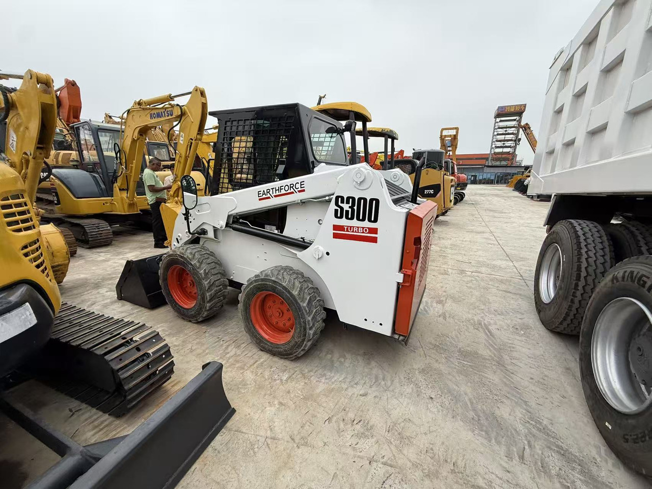 Bobcat s300 - شيول صغير: صورة 2 Bobcat s300 - شيول صغير: صورة 2