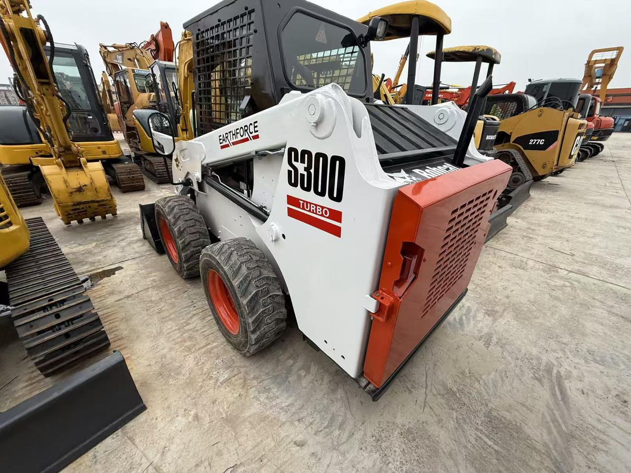 Bobcat s300 - شيول صغير: صورة 4 Bobcat s300 - شيول صغير: صورة 4