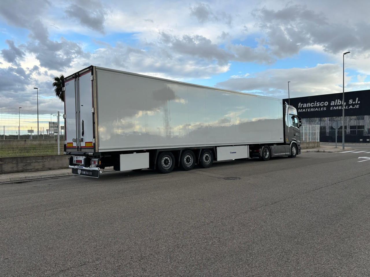 SCANIA S500 - شاحنة ذات مبرد: صورة 2 SCANIA S500 - شاحنة ذات مبرد: صورة 2