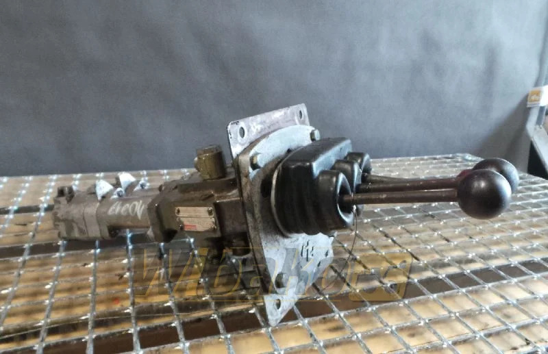 Hydreco V0605ABG50L 033030/85 - صمام هيدروليكي - آلات الإنشاء: صورة 2 Hydreco V0605ABG50L 033030/85 - صمام هيدروليكي - آلات الإنشاء: صورة 2