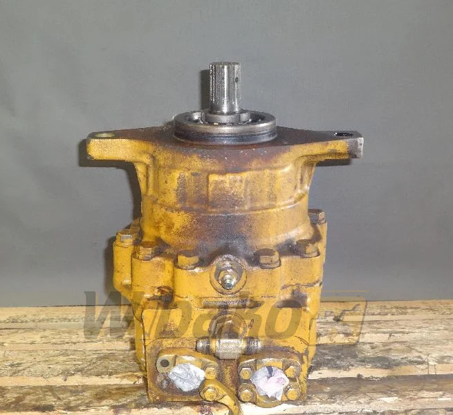 Komatsu PC210-3 - موتور هيدروليكي - آلات الإنشاء: صورة 1 Komatsu PC210-3 - موتور هيدروليكي - آلات الإنشاء: صورة 1