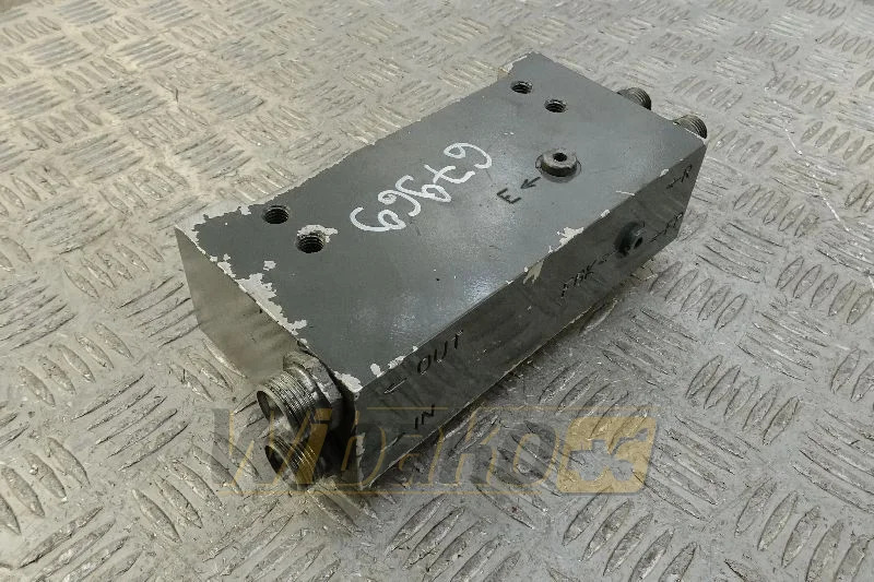 Liebherr 9885358 - فلتر الوقود - آلات الإنشاء: صورة 1 Liebherr 9885358 - فلتر الوقود - آلات الإنشاء: صورة 1