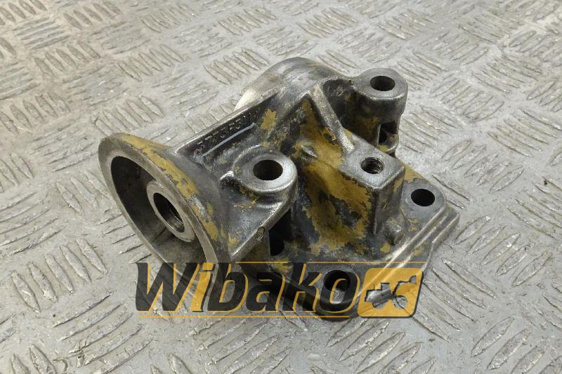 Oil filter bracket Perkins 4134E01 - فلتر الزيت - آلات الإنشاء: صورة 1 Oil filter bracket Perkins 4134E01 - فلتر الزيت - آلات الإنشاء: صورة 1