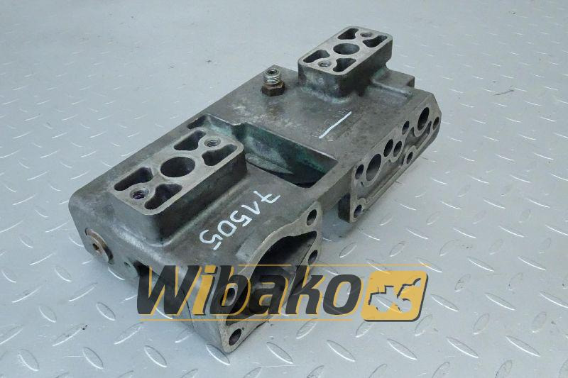 Oil filter bracket for engine Cummins M11 3335512 - فلتر الزيت - آلات الإنشاء: صورة 1 Oil filter bracket for engine Cummins M11 3335512 - فلتر الزيت - آلات الإنشاء: صورة 1
