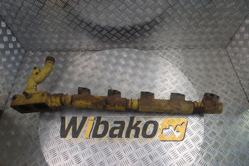 Water mainfold Komatsu S6D125-1 6150-11-8111 - مشعب السحب - آلات الإنشاء: صورة 1 Water mainfold Komatsu S6D125-1 6150-11-8111 - مشعب السحب - آلات الإنشاء: صورة 1