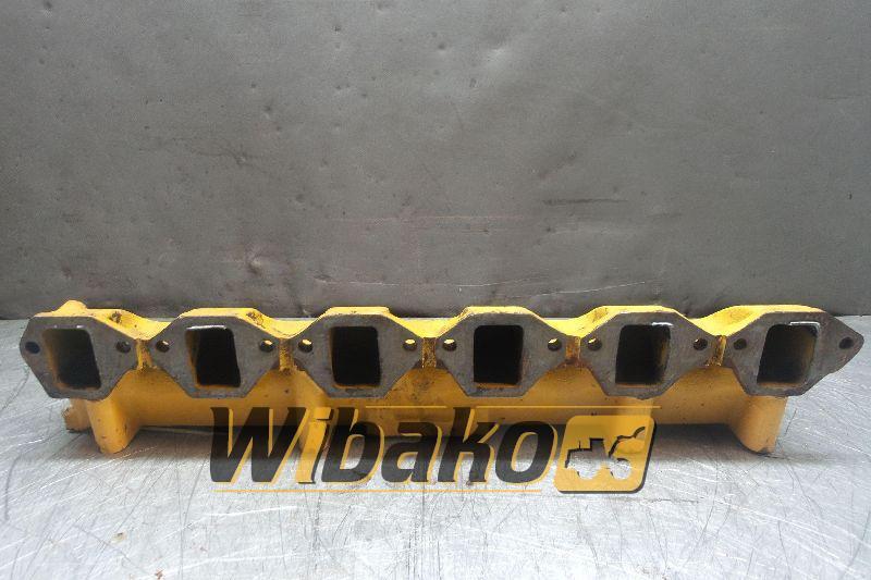 Water mainfold Komatsu S6D95L-1 - مشعب السحب - آلات الإنشاء: صورة 1 Water mainfold Komatsu S6D95L-1 - مشعب السحب - آلات الإنشاء: صورة 1
