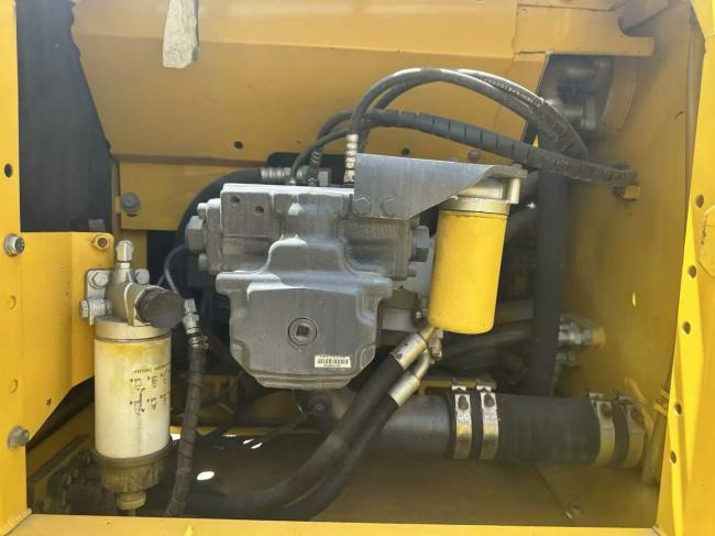 KOMATSU 200-8 - حفار ذو عجلات: صورة 3 KOMATSU 200-8 - حفار ذو عجلات: صورة 3