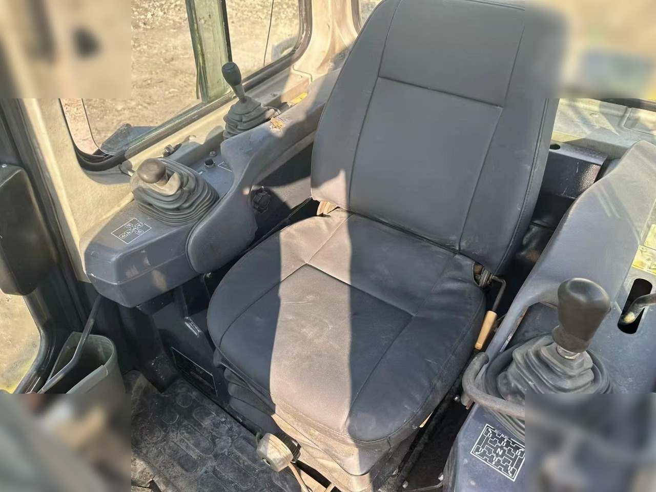 بلدوزر KOMATSU D85EX: صورة 8