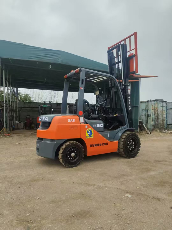 Toyata 3-ton - مرفاع بصاري عمودي: صورة 5 Toyata 3-ton - مرفاع بصاري عمودي: صورة 5