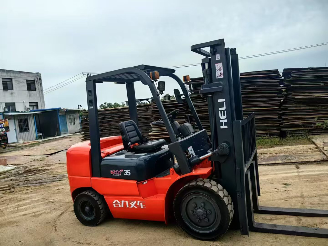 Heli 3.5ton - مرفاع بصاري عمودي: صورة 1 Heli 3.5ton - مرفاع بصاري عمودي: صورة 1