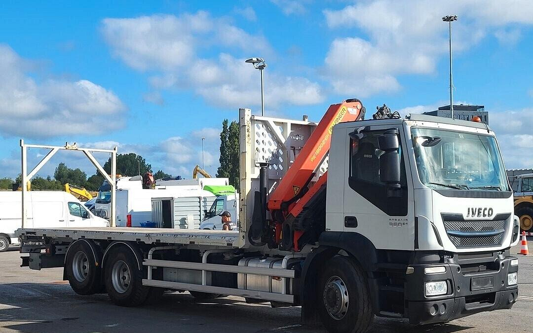 IVECO STRALIS 360 CASSONE FISSO E GRU PALFINGER - شاحنات مسطحة, شاحنة كرين: صورة 2 IVECO STRALIS 360 CASSONE FISSO E GRU PALFINGER - شاحنات مسطحة, شاحنة كرين: صورة 2