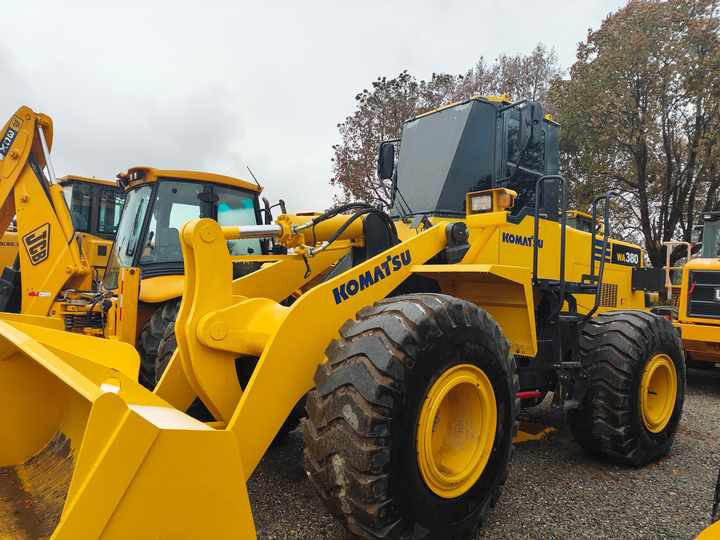 Certified Pre-Owned Komatsu WA380-3 | Heavy-Duty Loader for Mining/ Construction - Price Negotiable! - اللودر بعجل: صورة 3 Certified Pre-Owned Komatsu WA380-3 | Heavy-Duty Loader for Mining/ Construction - Price Negotiable! - اللودر بعجل: صورة 3
