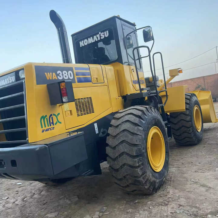 Certified Pre-Owned Komatsu WA380-3 | Heavy-Duty Loader for Mining/ Construction - Price Negotiable! - اللودر بعجل: صورة 1 Certified Pre-Owned Komatsu WA380-3 | Heavy-Duty Loader for Mining/ Construction - Price Negotiable! - اللودر بعجل: صورة 1