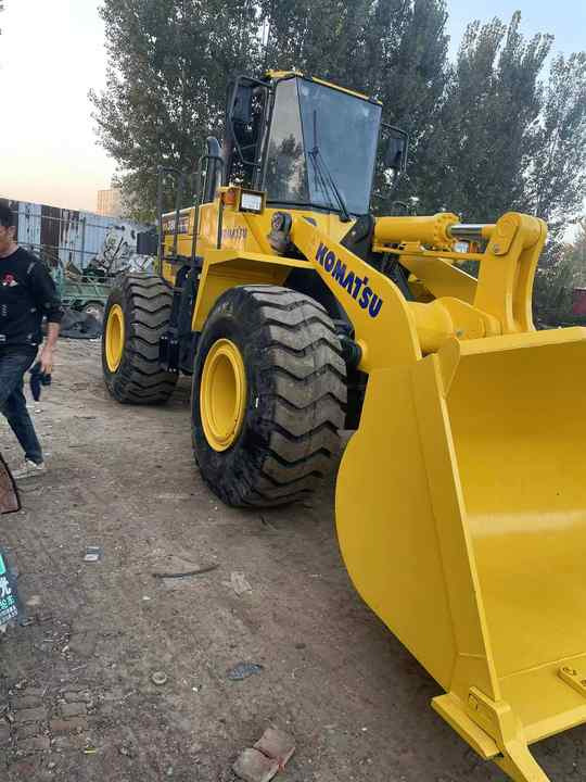 Certified Pre-Owned Komatsu WA380-3 | Heavy-Duty Loader for Mining/ Construction - Price Negotiable! - اللودر بعجل: صورة 3 Certified Pre-Owned Komatsu WA380-3 | Heavy-Duty Loader for Mining/ Construction - Price Negotiable! - اللودر بعجل: صورة 3
