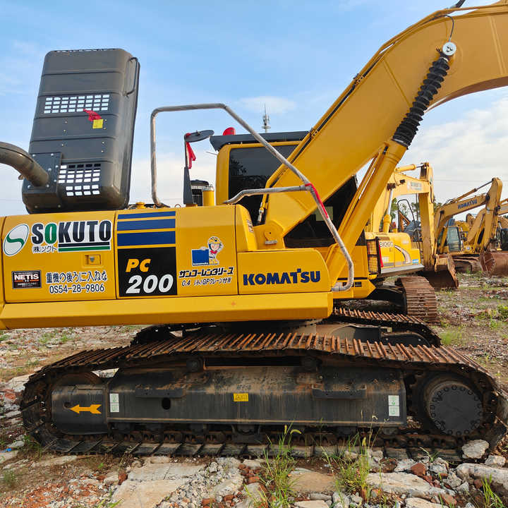 Komatsu PC 200 - حفار زاحف: صورة 1 Komatsu PC 200 - حفار زاحف: صورة 1