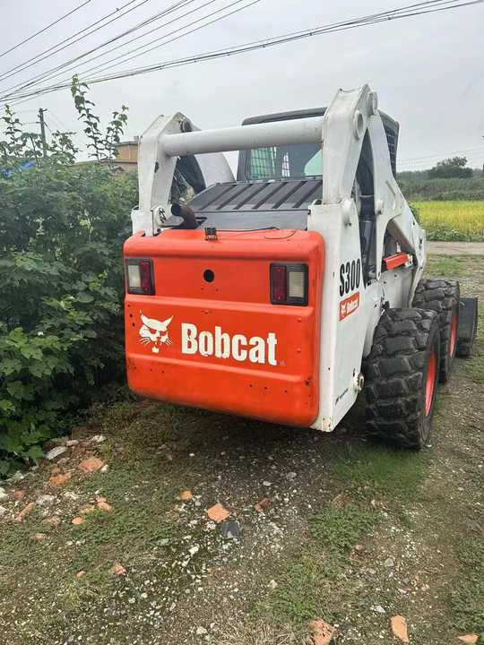 Second Hand BOBCAT S300 Skid-steer Loader with Very Good Performance Is for Sale at a Low Price - شيول صغير: صورة 4 Second Hand BOBCAT S300 Skid-steer Loader with Very Good Performance Is for Sale at a Low Price - شيول صغير: صورة 4