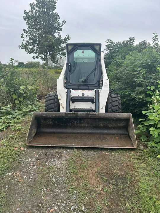 Second Hand BOBCAT S300 Skid-steer Loader with Very Good Performance Is for Sale at a Low Price - شيول صغير: صورة 3 Second Hand BOBCAT S300 Skid-steer Loader with Very Good Performance Is for Sale at a Low Price - شيول صغير: صورة 3