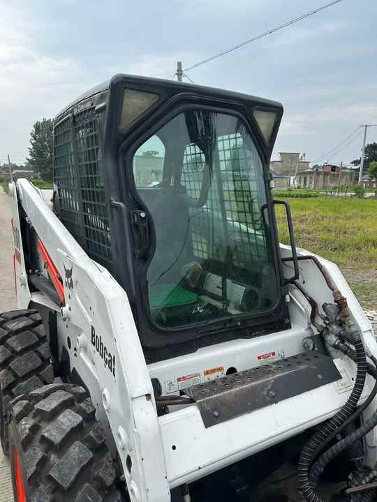 USED BOBCAT S160 Skid-steer Loader Bobcat S160 Carry Sweeper with Very Good Performance Is for Sale at a Low Price. - شيول صغير: صورة 3 USED BOBCAT S160 Skid-steer Loader Bobcat S160 Carry Sweeper with Very Good Performance Is for Sale at a Low Price. - شيول صغير: صورة 3