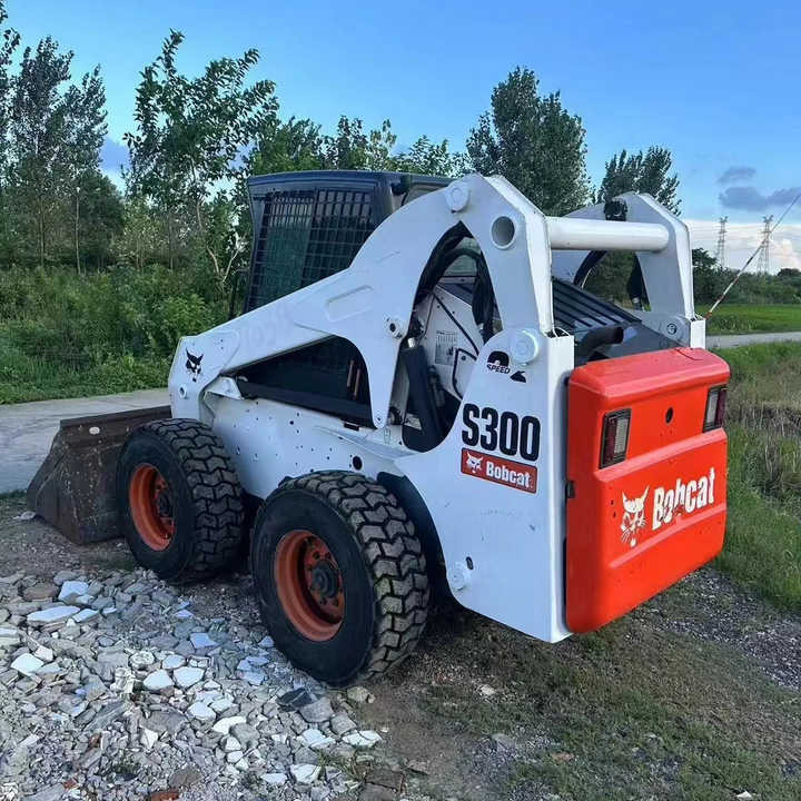 Used Bob Cat Bob Cat S300 Used Mini Skid Steer Wheel Loader Multifunctional Track Loaders Bobcat S300 - شيول صغير: صورة 3 Used Bob Cat Bob Cat S300 Used Mini Skid Steer Wheel Loader Multifunctional Track Loaders Bobcat S300 - شيول صغير: صورة 3