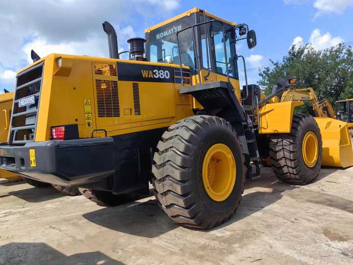 Used komatsu Wa380-6 Wheel Loader for Sale Japan Brand komatsu Wa380 -3 0380-65 470-3 Loader - اللودر بعجل: صورة 5 Used komatsu Wa380-6 Wheel Loader for Sale Japan Brand komatsu Wa380 -3 0380-65 470-3 Loader - اللودر بعجل: صورة 5