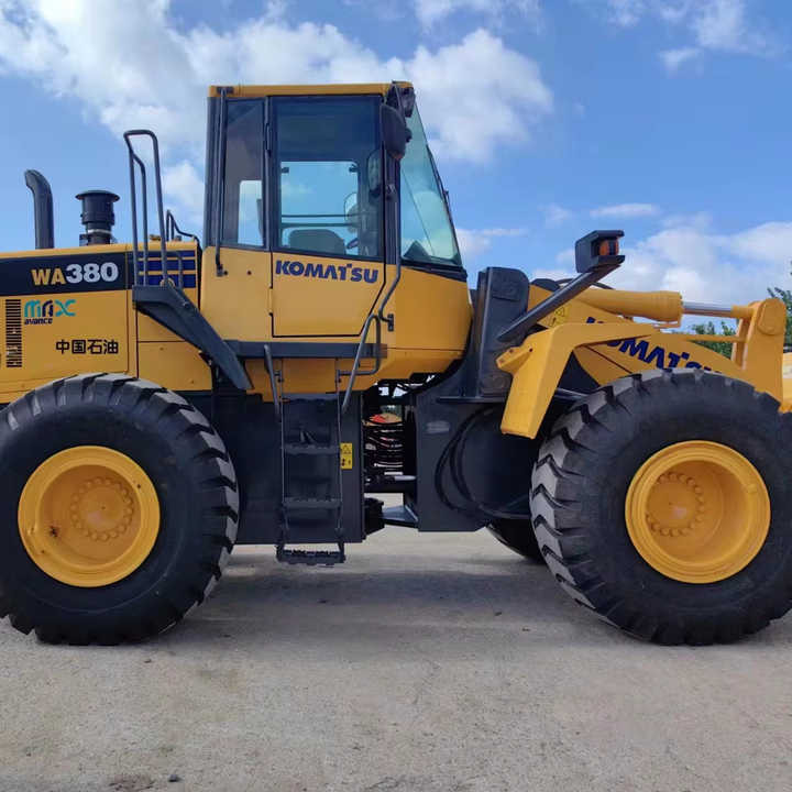 Used komatsu Wa380-6 Wheel Loader for Sale Japan Brand komatsu Wa380 -3 0380-65 470-3 Loader - اللودر بعجل: صورة 1 Used komatsu Wa380-6 Wheel Loader for Sale Japan Brand komatsu Wa380 -3 0380-65 470-3 Loader - اللودر بعجل: صورة 1