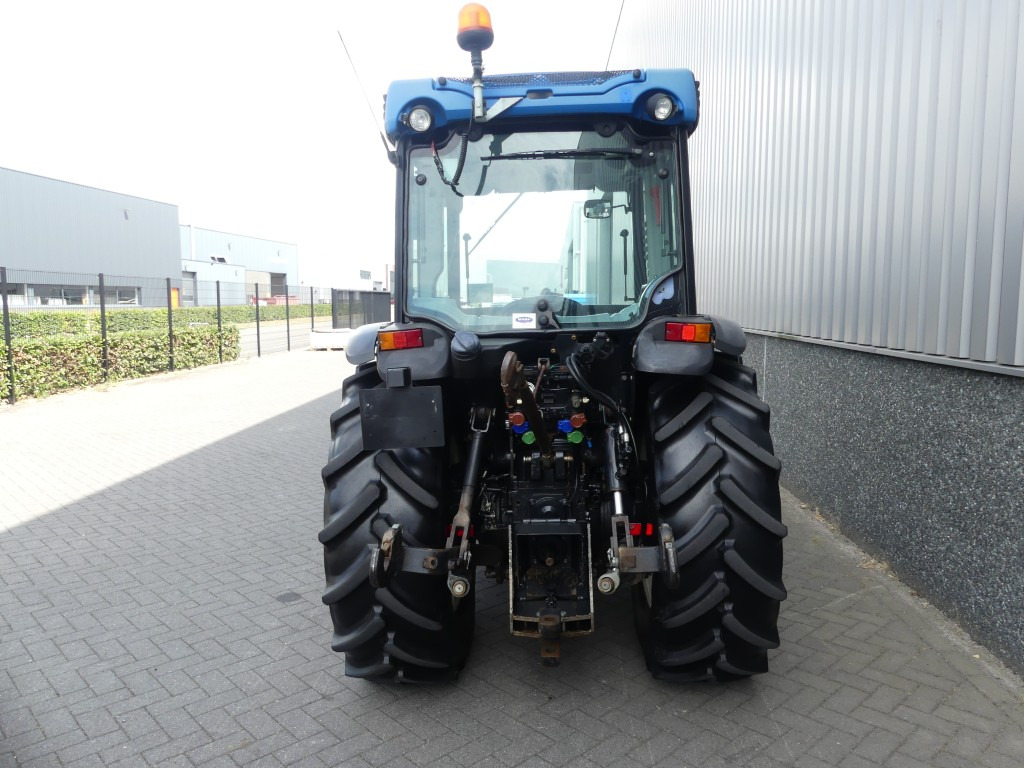 New Holland T4.100F - جرار صغير: صورة 4 New Holland T4.100F - جرار صغير: صورة 4
