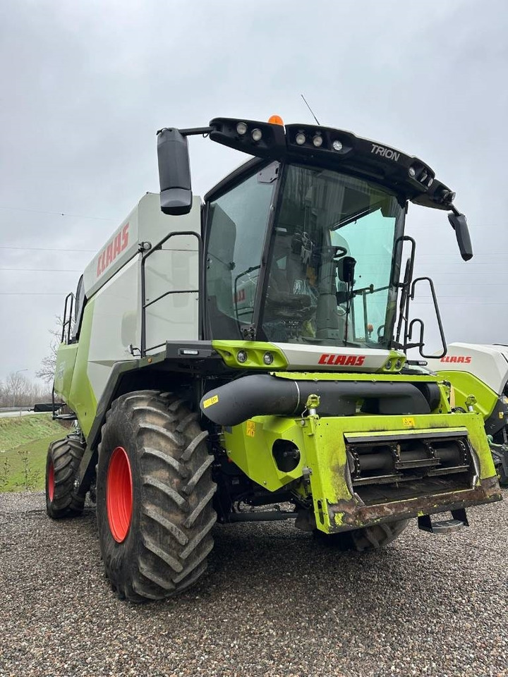 Claas Trion 530 - حصادة: صورة 1 Claas Trion 530 - حصادة: صورة 1