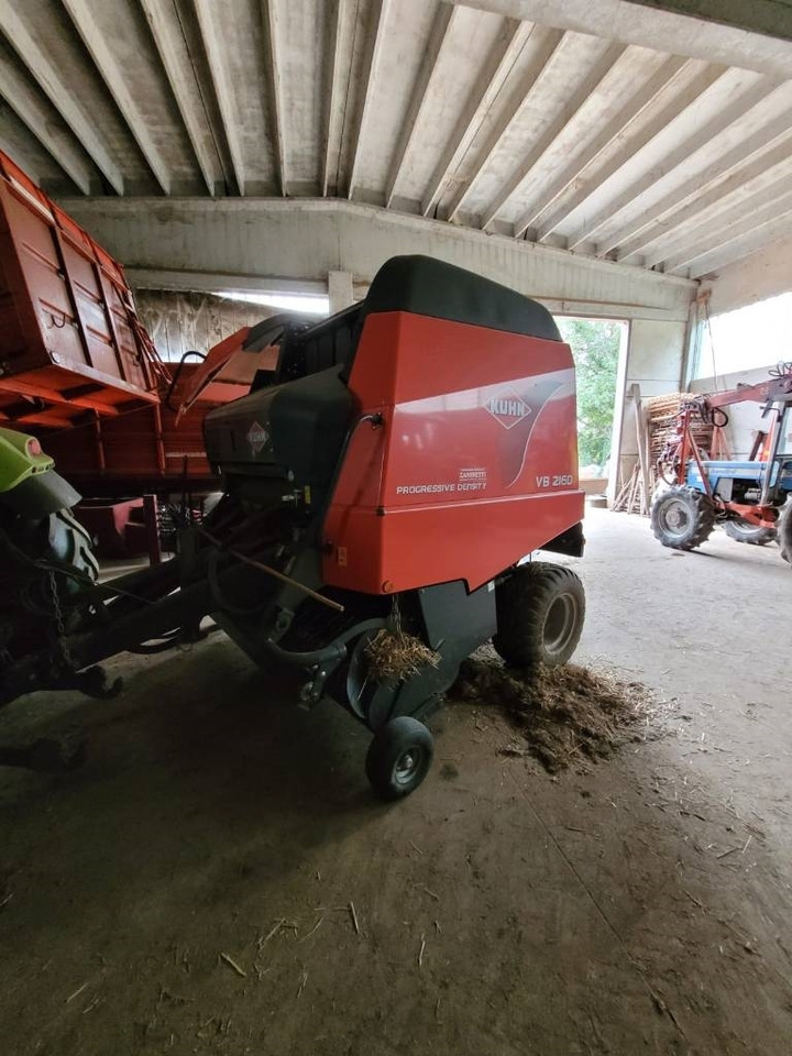 Kuhn VB 2160 - آلة بالات دائرية: صورة 1 Kuhn VB 2160 - آلة بالات دائرية: صورة 1