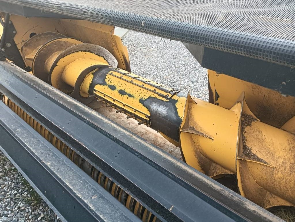 New Holland PICK UP 3 MT - ماكينات نشر التبن: صورة 2 New Holland PICK UP 3 MT - ماكينات نشر التبن: صورة 2