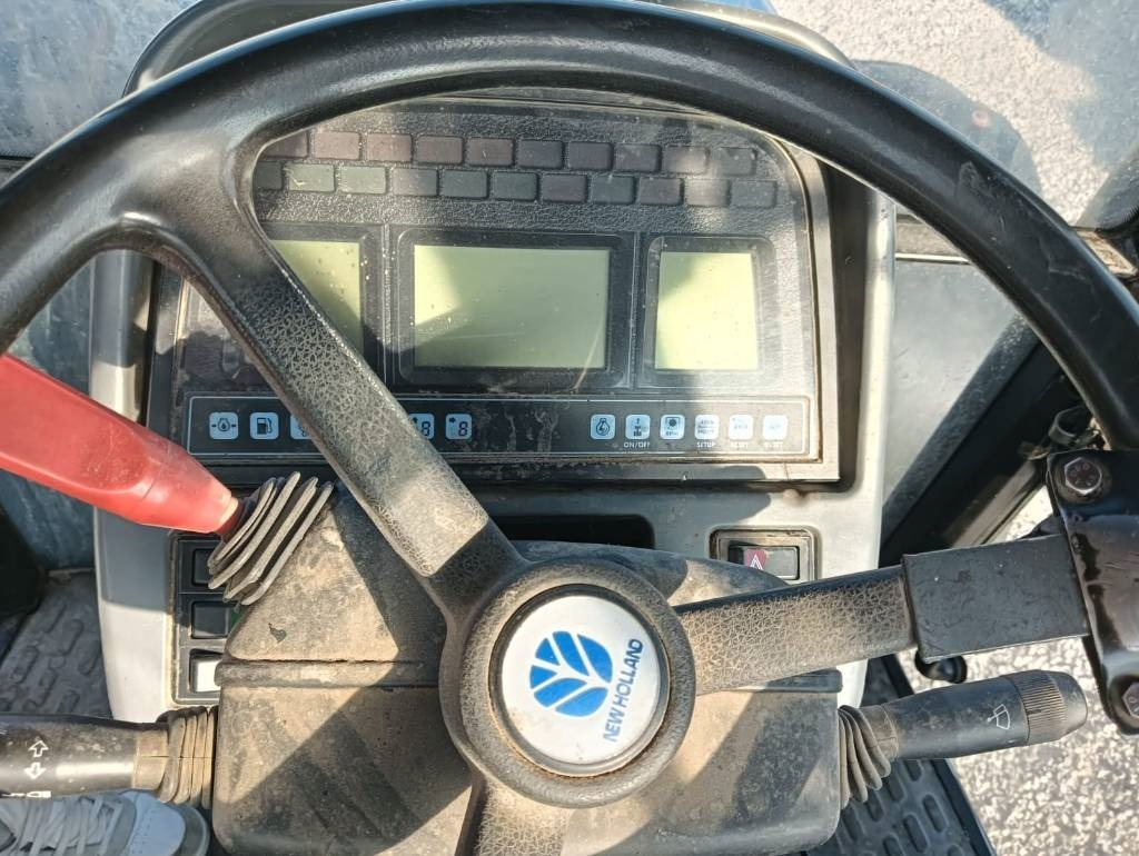 New Holland TS 100 - جرار: صورة 2 New Holland TS 100 - جرار: صورة 2