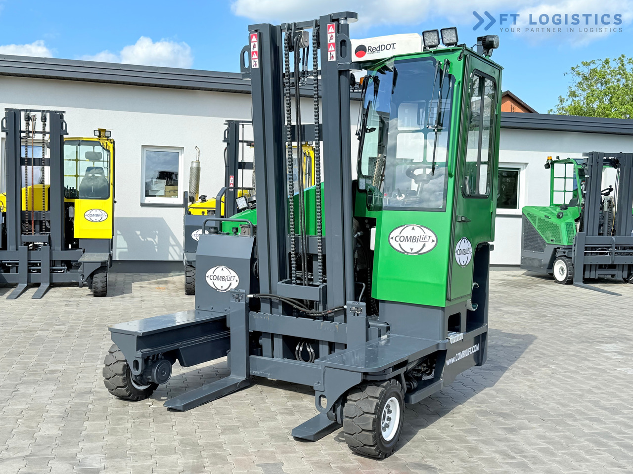 COMBILIFT C3500 / DUPLEX 4100MM / GAS / EXTENDABLE FORKS / CABIN / HEATING + AIR CONDITIONING / LIKE NEW - رافعة شوكية للوصول للأماكن الضيقة ب4 اتجاهات: صورة 2 COMBILIFT C3500 / DUPLEX 4100MM / GAS / EXTENDABLE FORKS / CABIN / HEATING + AIR CONDITIONING / LIKE NEW - رافعة شوكية للوصول للأماكن الضيقة ب4 اتجاهات: صورة 2